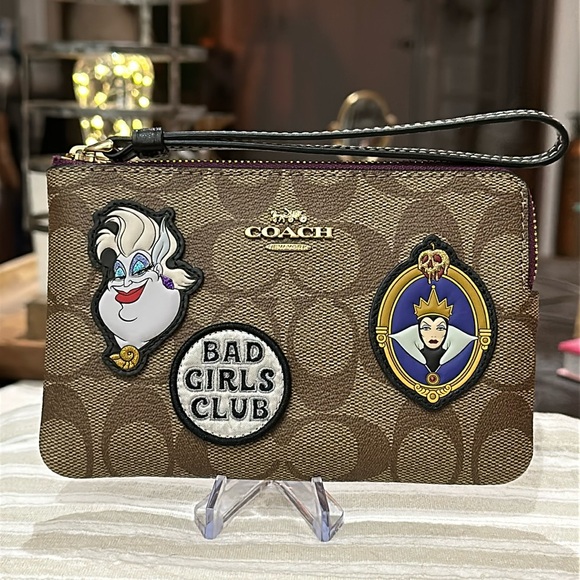 Disney X Coach Corner Zip Wristlet w/Disney Villains Bad Girls Club Patches, NWT - Picture 12 of 16